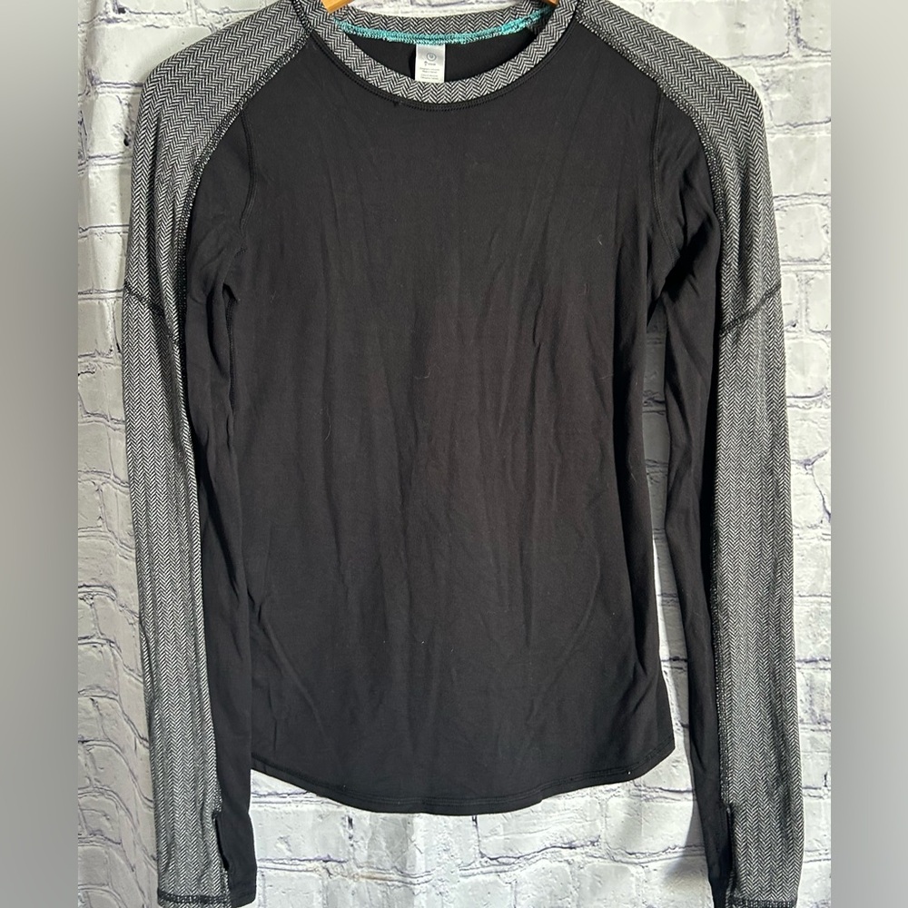 IVIVVA by LULULEMON girls black / herringbone long sleeve shirt